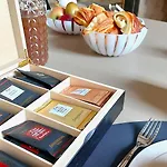 La Demeure Saint Sauveur 3* קאין