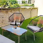 לינה וארוחת בוקר La Demeure Saint Sauveur