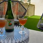 La Demeure Saint Sauveur לינה וארוחת בוקר 3*