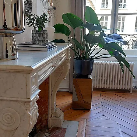 La Demeure Saint Sauveur Bed & Breakfast