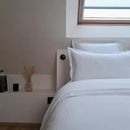 La Demeure Saint Sauveur Bed & Breakfast 3*